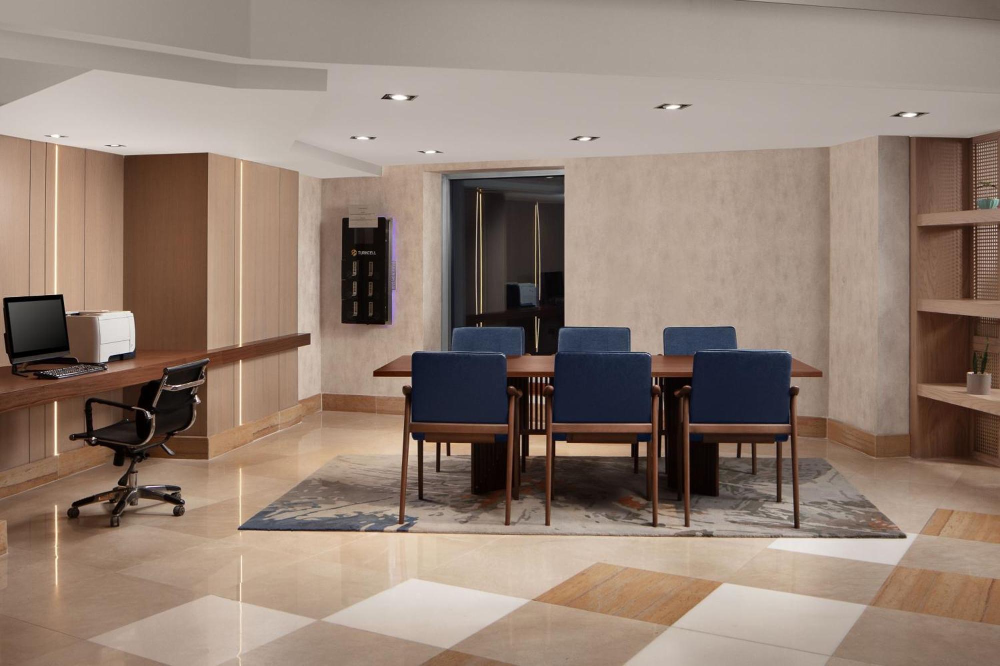 Delta Hotels By Marriott Istanbul West Istambul Exterior foto
