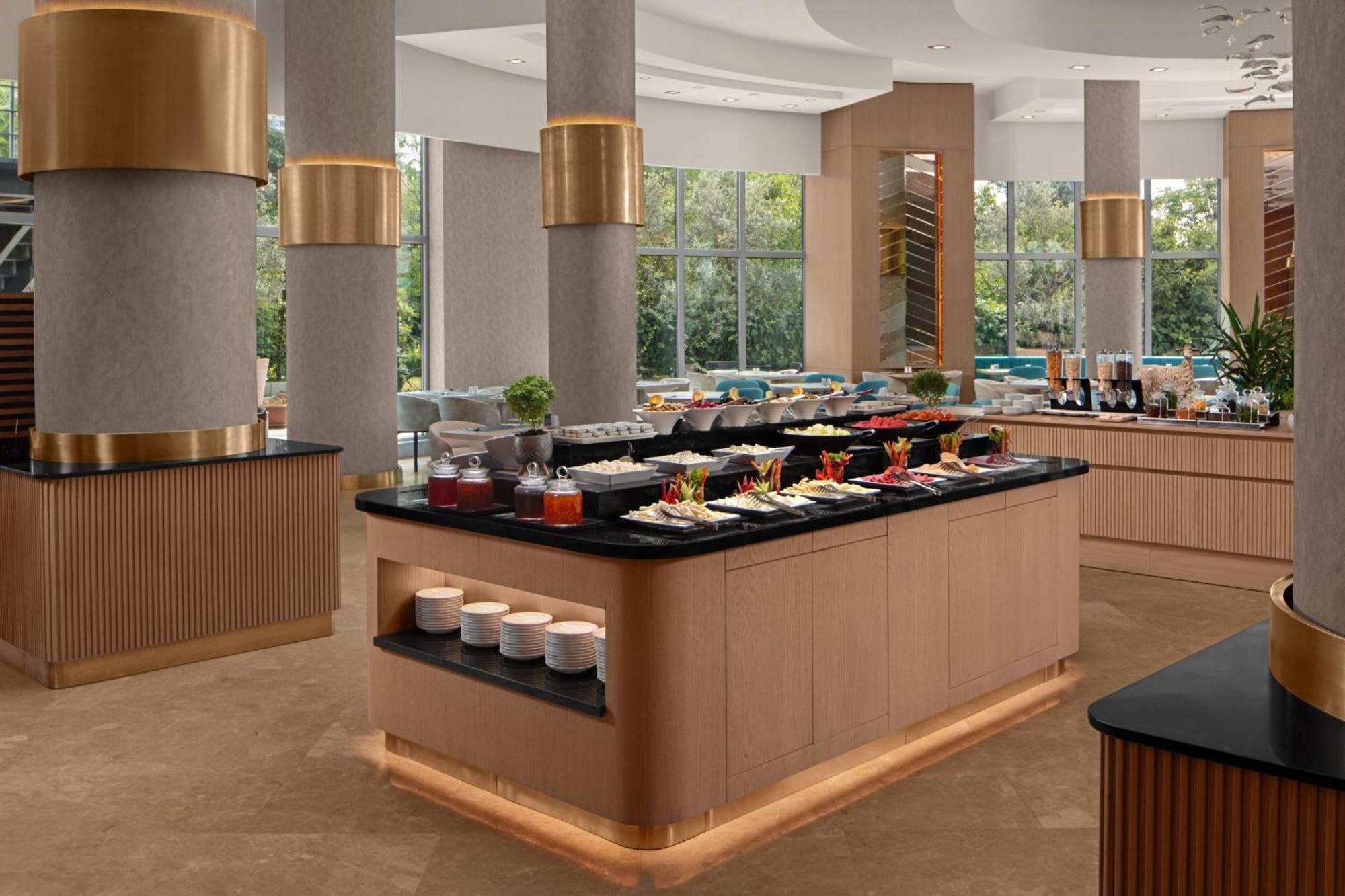 Delta Hotels By Marriott Istanbul West Istambul Exterior foto