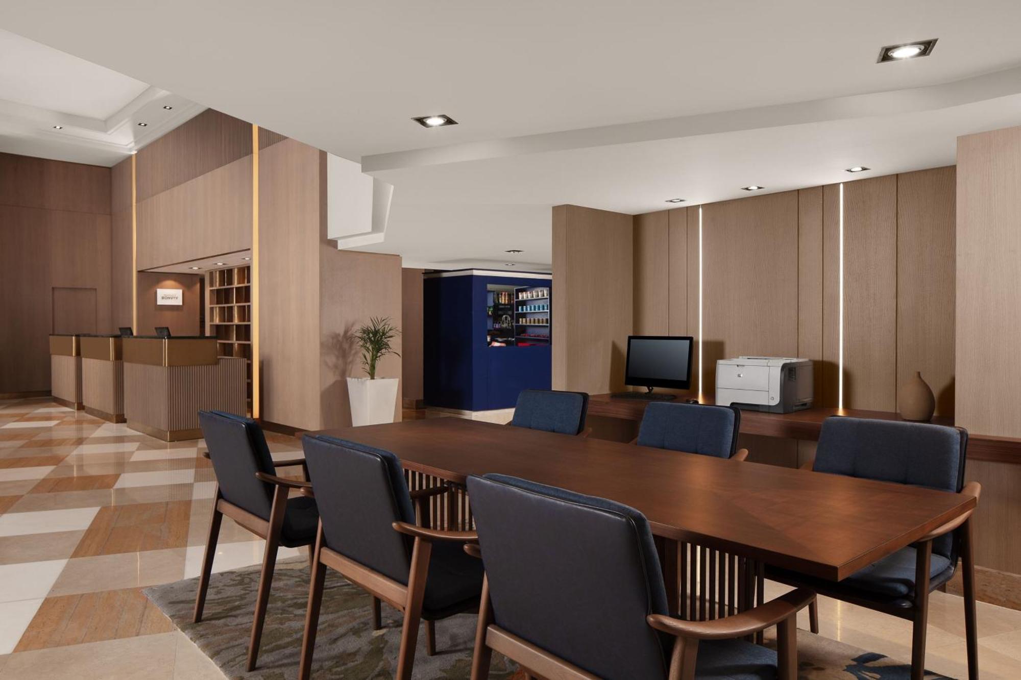 Delta Hotels By Marriott Istanbul West Istambul Exterior foto