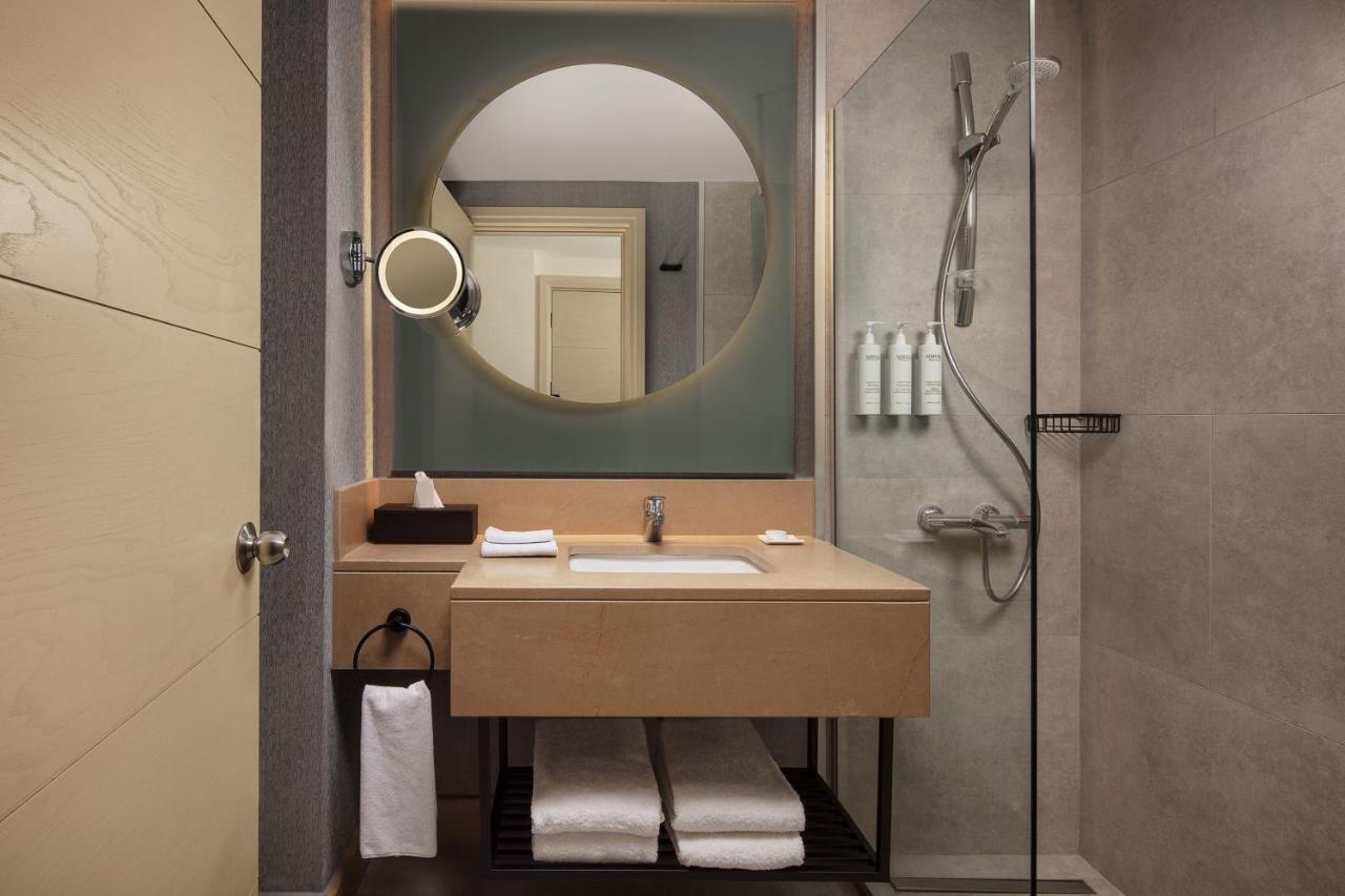 Delta Hotels By Marriott Istanbul West Istambul Exterior foto